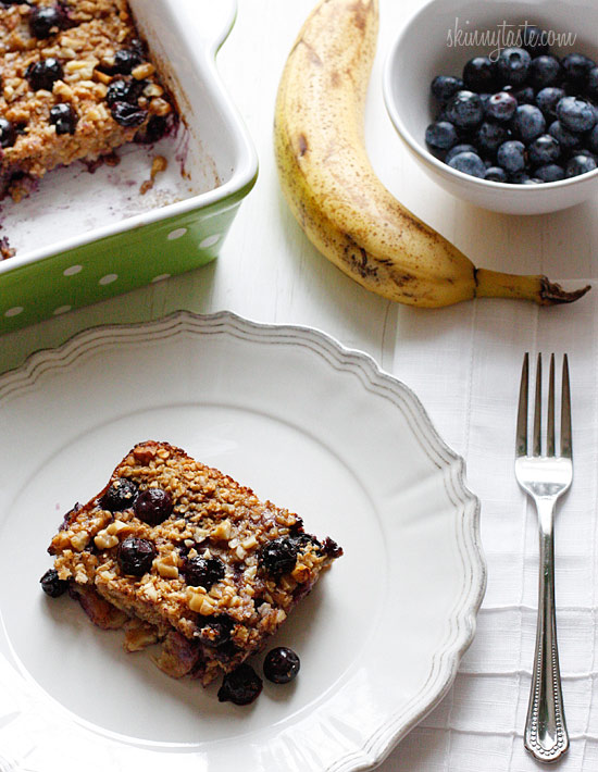 baked-oatmeal-with-blueberries-walnuts-and-bananas